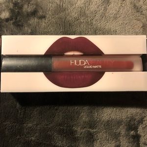 New Huda Beauty Famous Lipstick